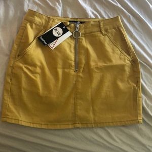 yellow mini skirt with silver zipper in front